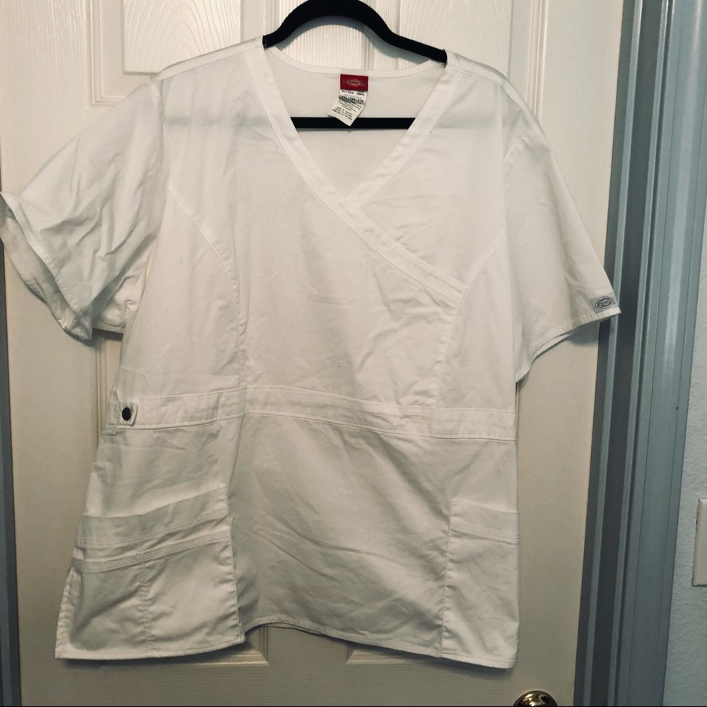 🍭 White Scrub Top